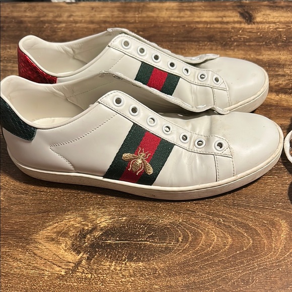 Gucci White Sneakers with Red and Green Stripes - Picture 4 of 7